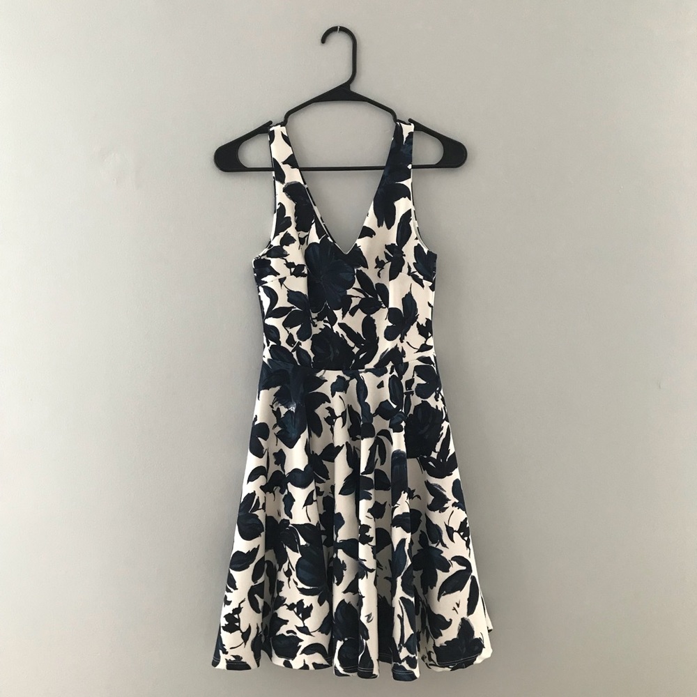 Soprano Blue/Black Flower Print Dress